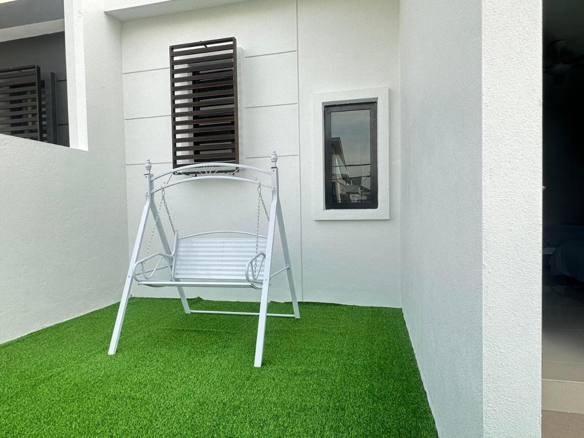 《Untitled Homestay》Sitiawan Ngoại thất bức ảnh